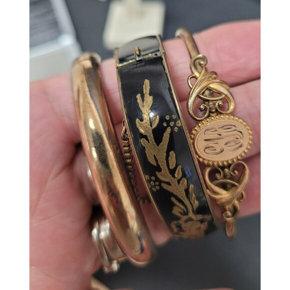 Vintage Gold Tone Bangle Bracelet Lot Set of 3 Ornate Engraved Black Enamel 26 - Picture 12 of 12